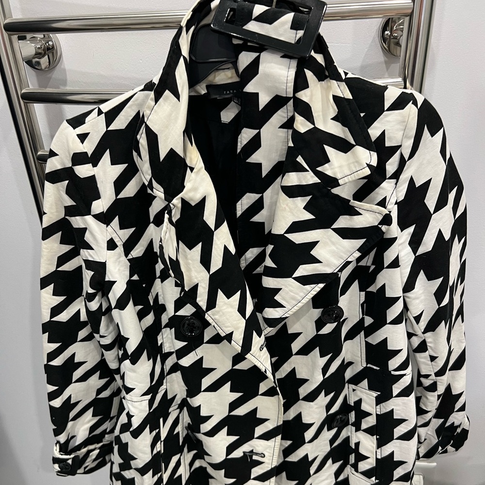 Large herringbone patter Zara trench